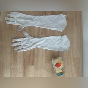 Princess Peach crown and gloves